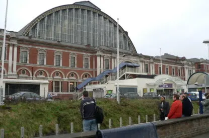 Kensington_Olympia_exhibition_centre_from_station