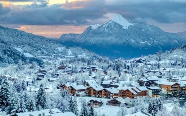 Winter activities in Les Carroz - a scenic view. Credit Bouilleurde Photo