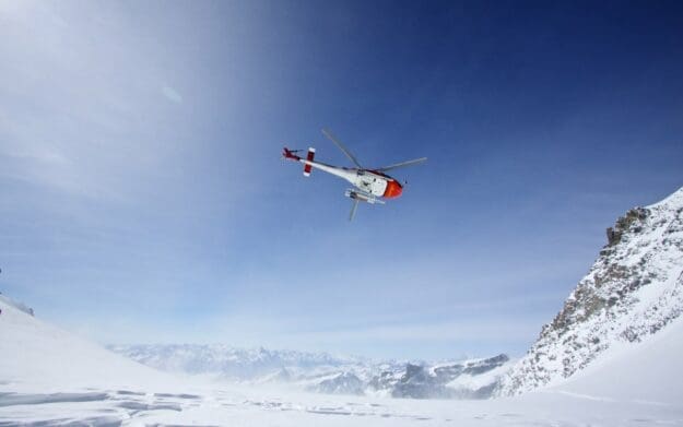 Adrenaline-rush activities in Aosta Valley - heli-skiing. Credit Aosta Valley and Daniel Taylor