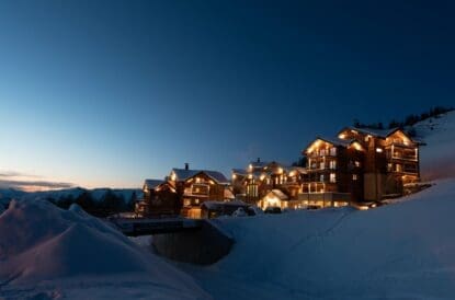 Directors’ Choice Residence ‘White Pearl’ – Peak Retreats – ©foudimages