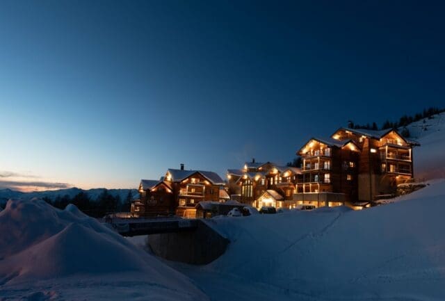 Directors’ Choice Residence ‘White Pearl’ – Peak Retreats – ©foudimages