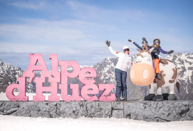 alpe d'huez sign mountaintop