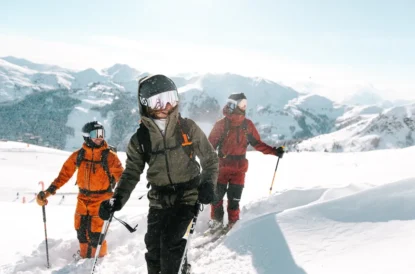 Group of freeriders ski touring through deep snow with mountain views in the Skicircus Saalbach Hinterglemm Leogang Fieberbrunn.