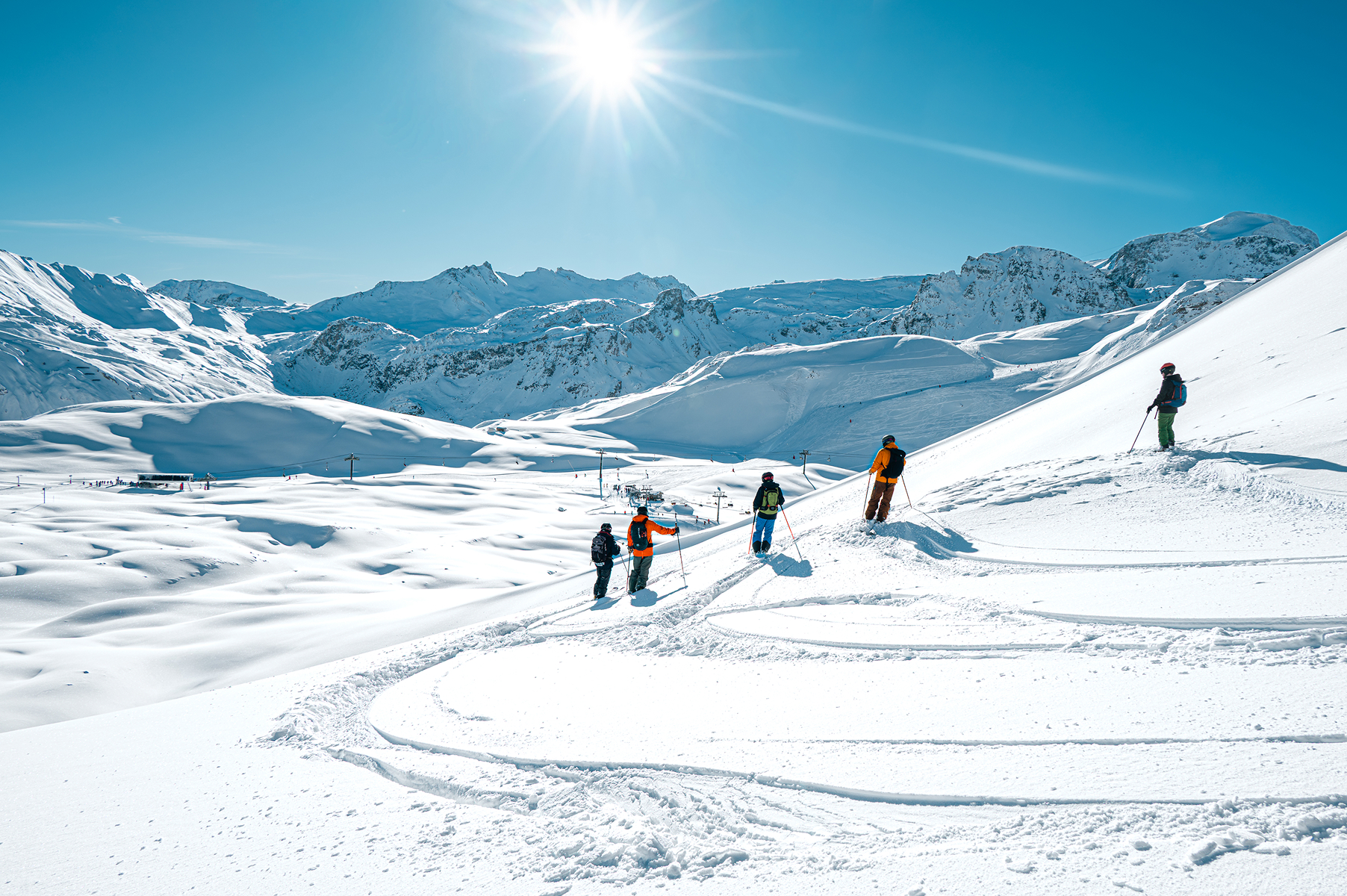 Solo travellers grouped together on an off piste holiday