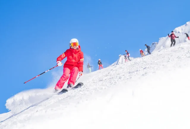 Skier descending a snowy slope at Alpe d’Huez